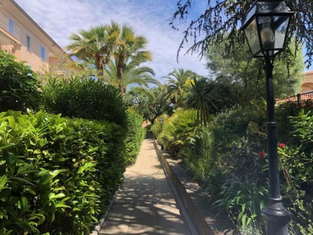 Belle résidence au centre de Saint Tropez avec piscine et garage Exterior foto
