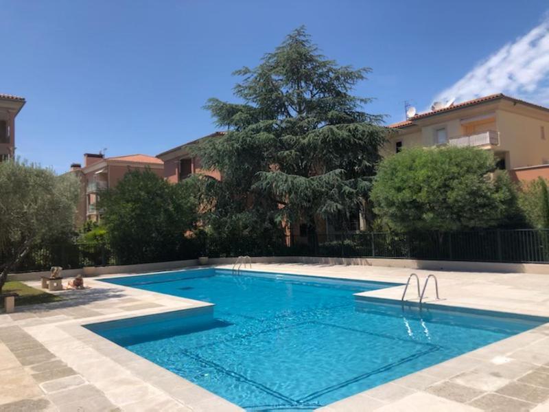 Belle résidence au centre de Saint Tropez avec piscine et garage Exterior foto