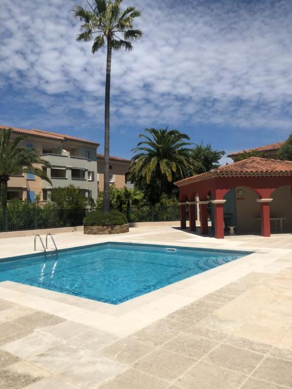Belle résidence au centre de Saint Tropez avec piscine et garage Exterior foto